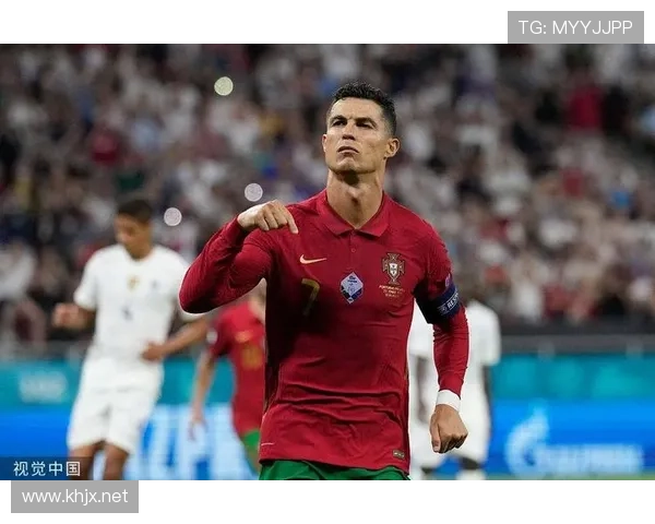 再秀C罗庆祝动作点燃全场热血